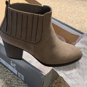Sero booties suede new in box